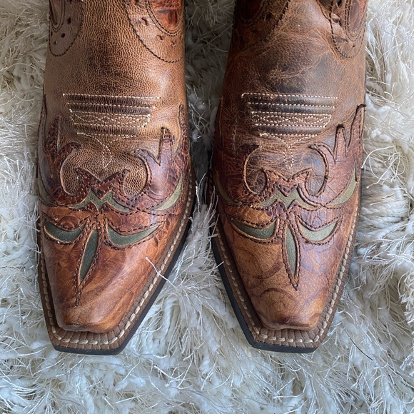 SOLD Authentic Ariat Cowboy Boots Women size 5.5 - Picture 2 of 11